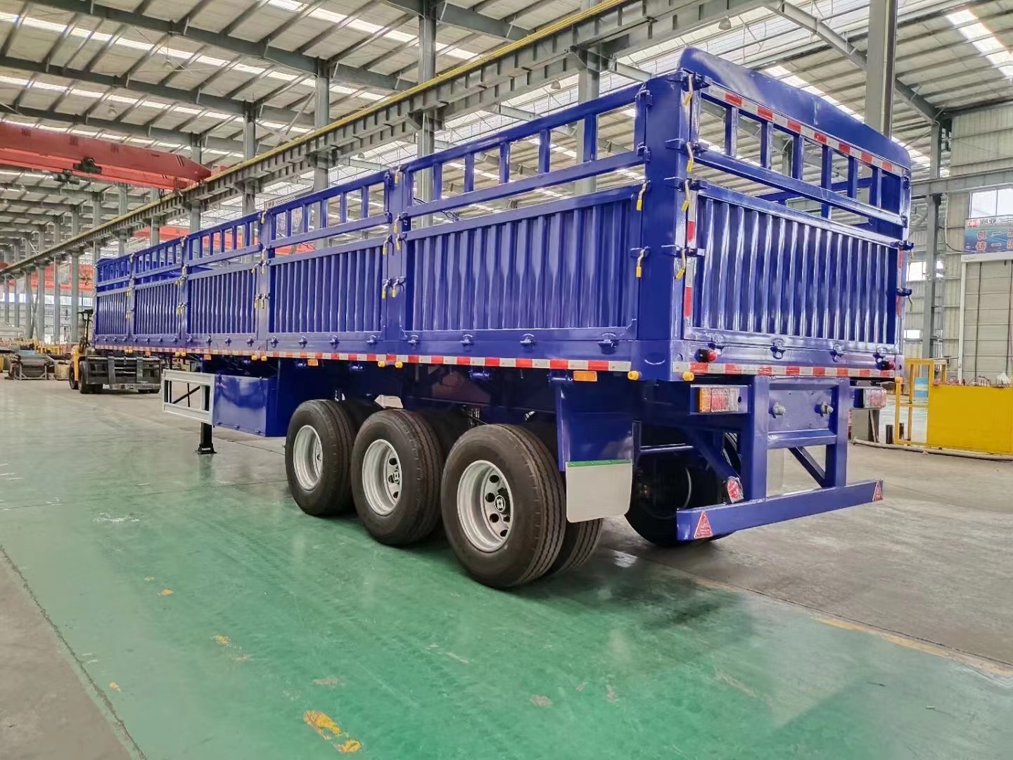 Discover the Versatility and Durability of Luckin Vehicle’s Fence Semi Trailer插图2
